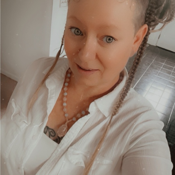 Meet your Posher, Christina - Picture 3 of 6